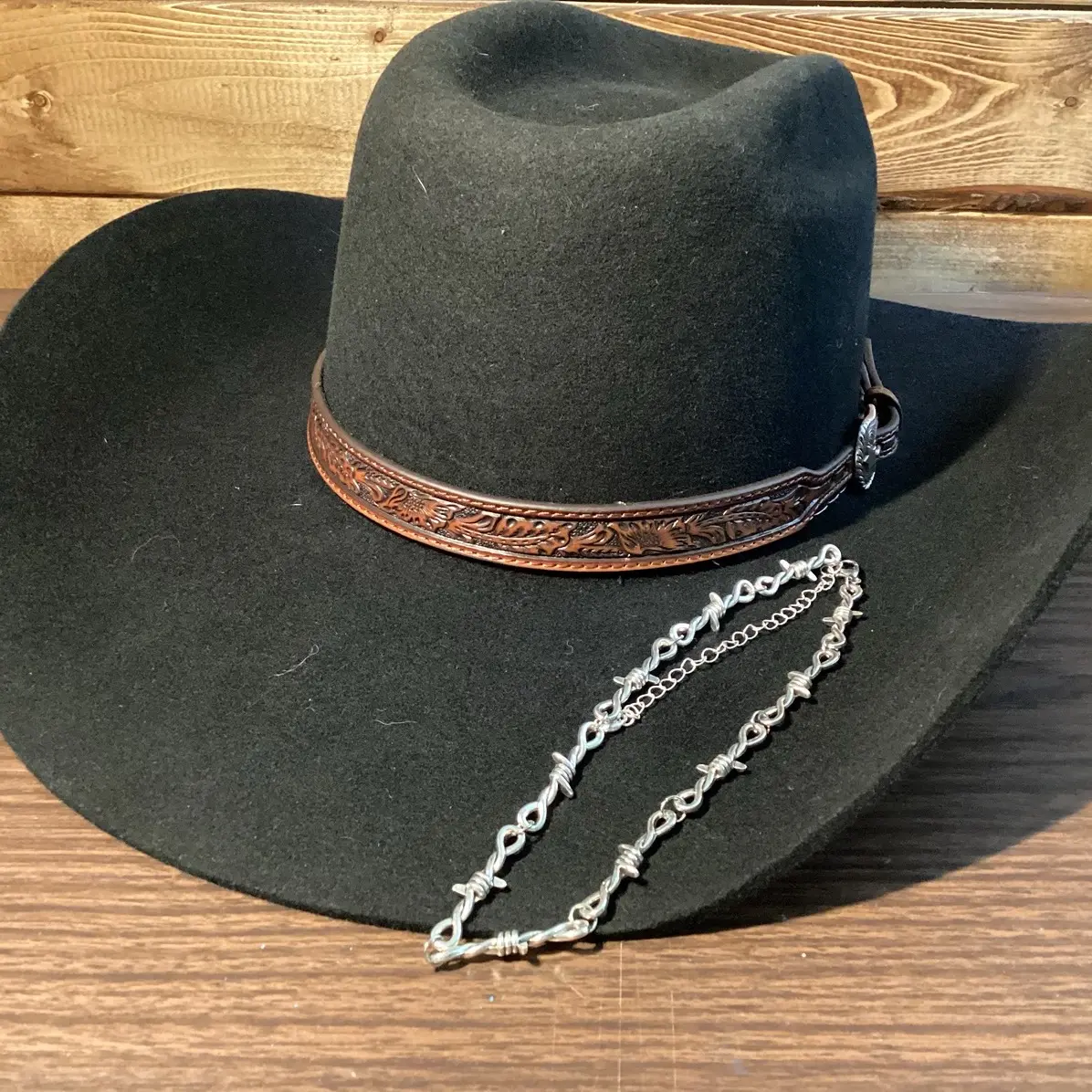 Barbed Wire Choker