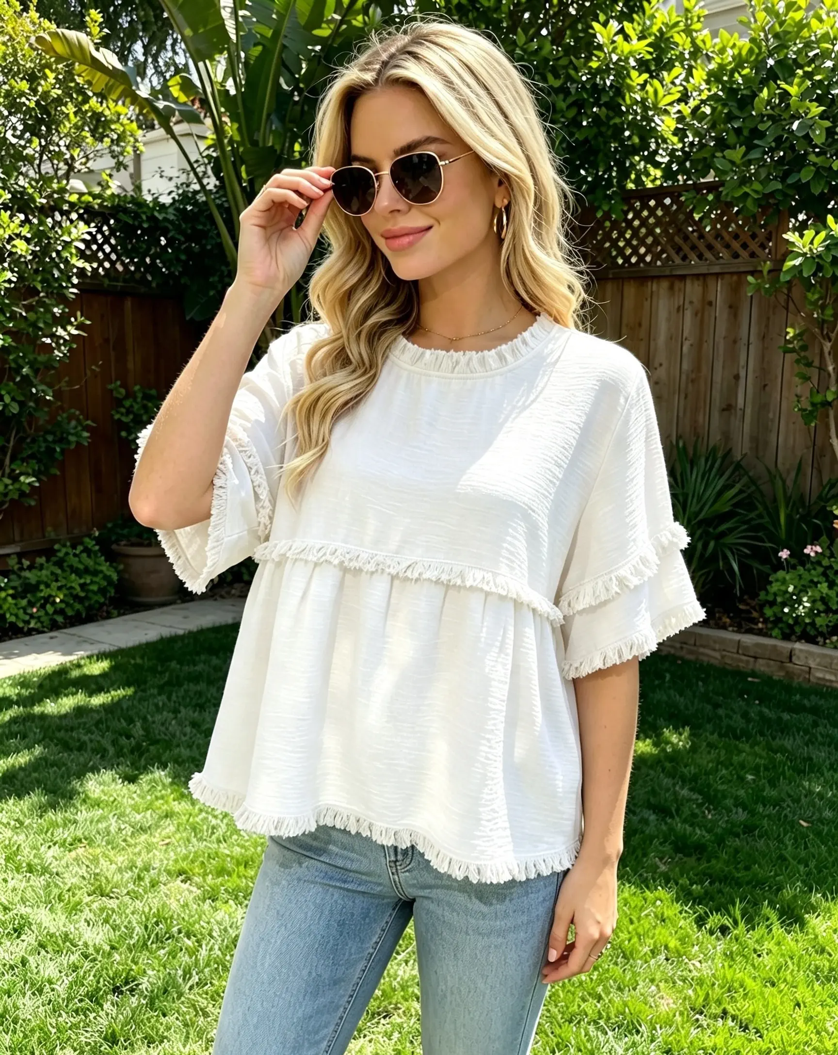 Women's Sports Textured Short-Sleeve Top, Loose-Fitting Round-Neck Pullover with Frayed Fringe Details - Stylish Sports Outerwear for Outdoor Activities