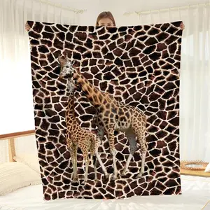 Cozy Polyester Luxurious Giraffe Print Flannel Blanket - Vivid Animal Design All-Season Throw for Home Decor & Warmth