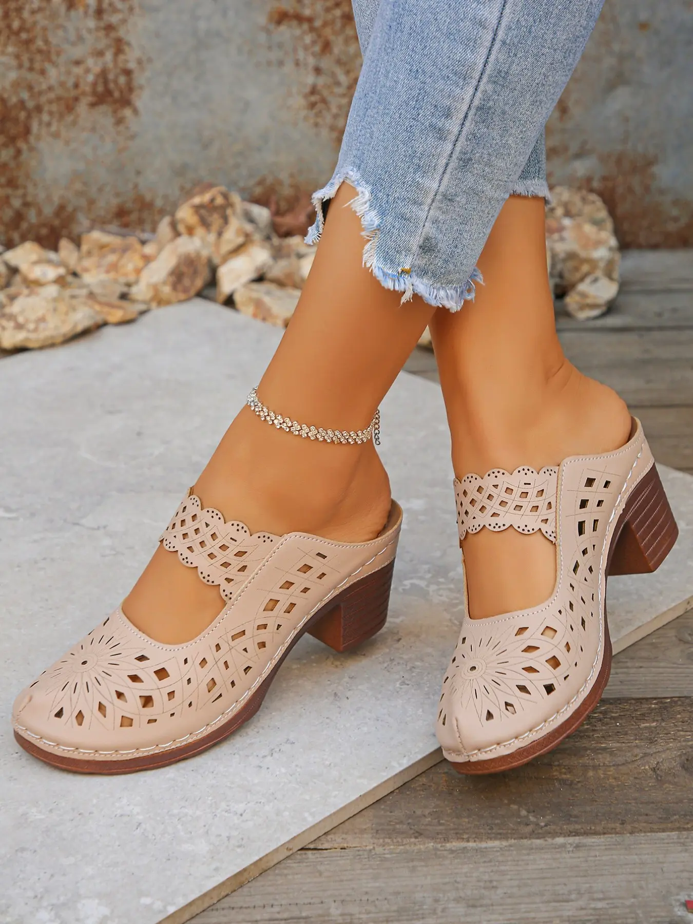 Women's Hollow Out Chunky Heel Mules, Half Slipper Mules, Thick Sole Mules, Breathable Vintage Style Slip-On Shoes, PU Upper Rubber Sole, Casual Low Top Footwear