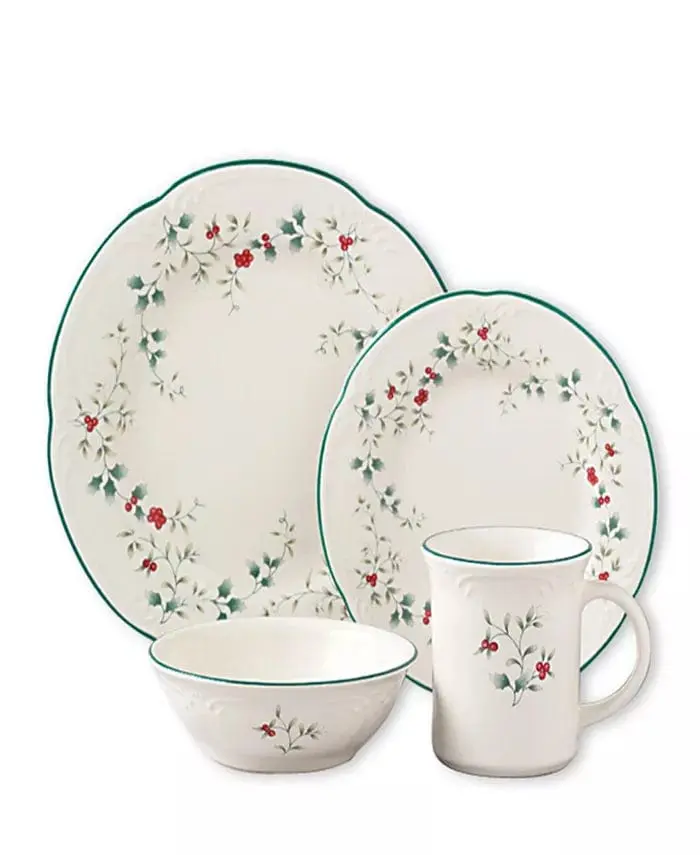 Pfaltzgraff Winterberry 16-Piece Dinnerware Set, Service for 4 Holiday Classic Collection