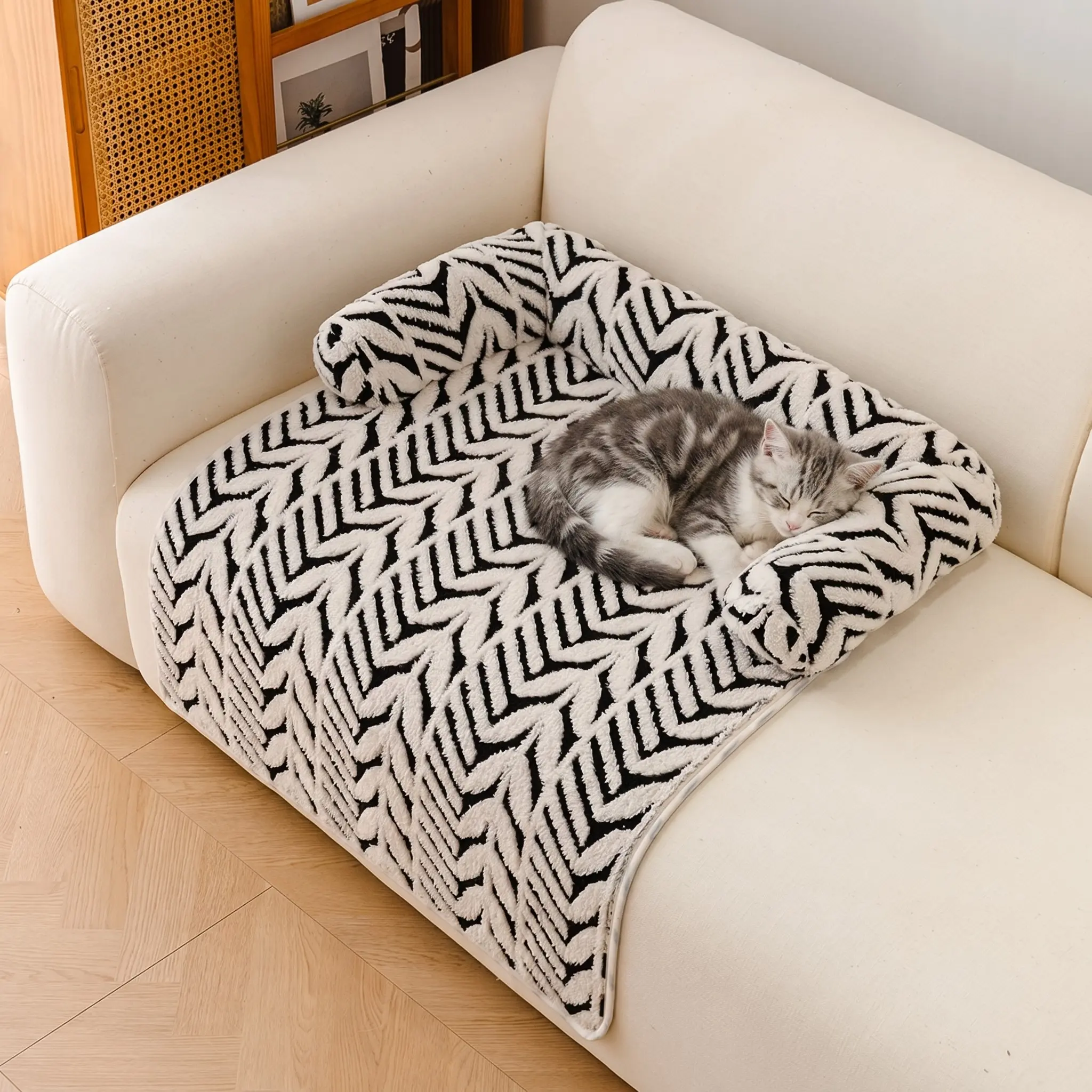 Soft Pet Sofa Cushion, Non-Slip Sleep Pad, Breathable All-Season Pet Bed, Comfortable and Ventilated, Ideal for Year-Round Use, Kitten, Blankets, Home