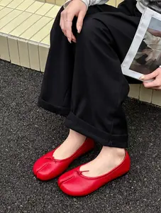 Women Tabi Split-Toe Ballet Flats, Soft Leather Slip-On Flat Shoes, Comfortable Round Toe Casual Shoes, Lightweight Non-Slip Low-Top Shoes, Versatile Footwear for Daily Work Party, Fashion Streetwear Shoes for Ladies
