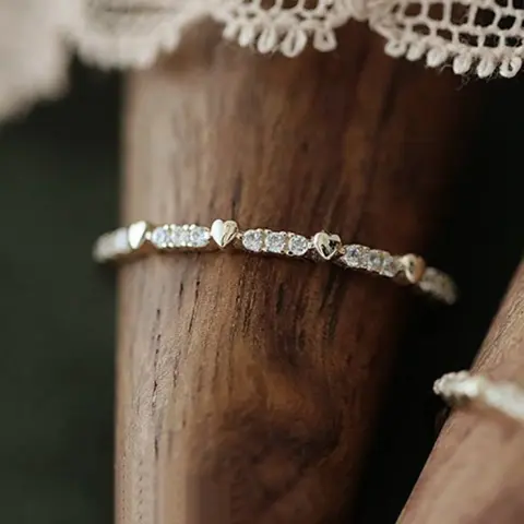 Minimalist Band Ring with Heart Design, Sparkly Cubic Zirconia Rings, Sparkling Synthetic Zirconia Rings, Artificial Zircon Rings for Women, Stackable Jewelry, Perfect Daily Accessory Gift for Her, Stacking Rings, Heart Shaped Ring, Anniversary Ring