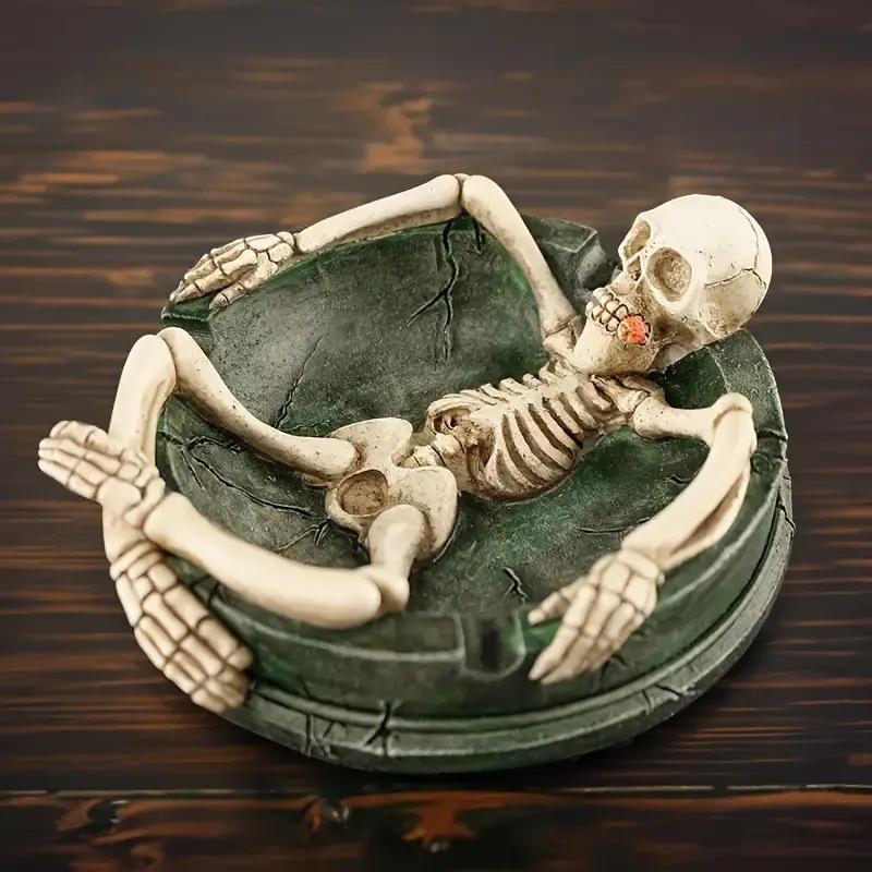 Creative Skull Resin Ashtray Home Desktop Decoration Ornament Halloween Craft Gift, Unique Decorative Tabletop Accessory for Spooky Gothic Decor