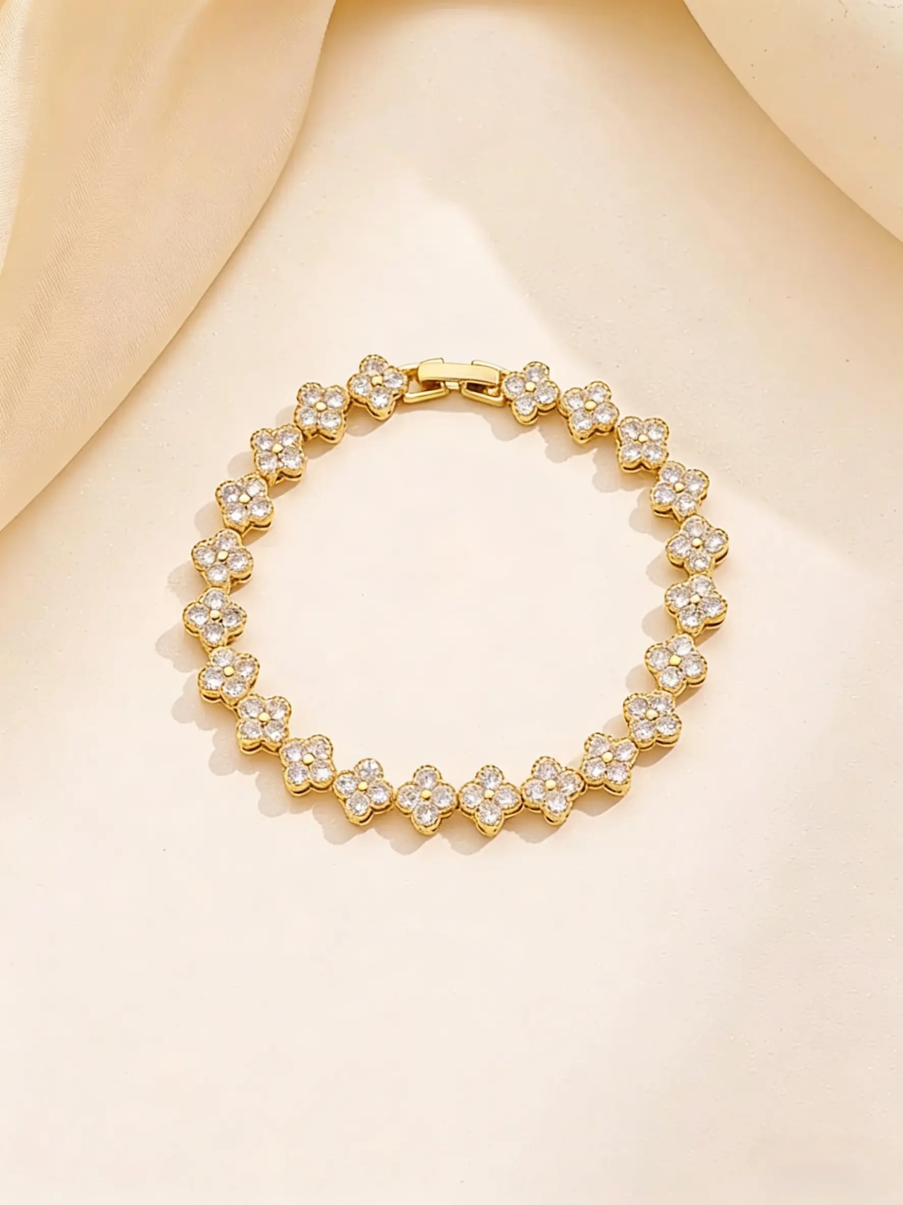 1 piece luxury high-end gold-plated full-diamond four-leaf clover bracelet for women, perfect for daily commute, friend gatherings and gifting, Diamond Encrusted Bracelet, Exquisite Bracelet