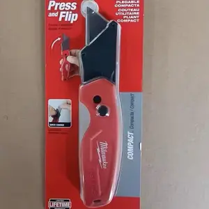 Milwaukee 48-22-1500 FASTBACK Folding Quick-Change Blade Heavy-Duty Box Cutter Tool