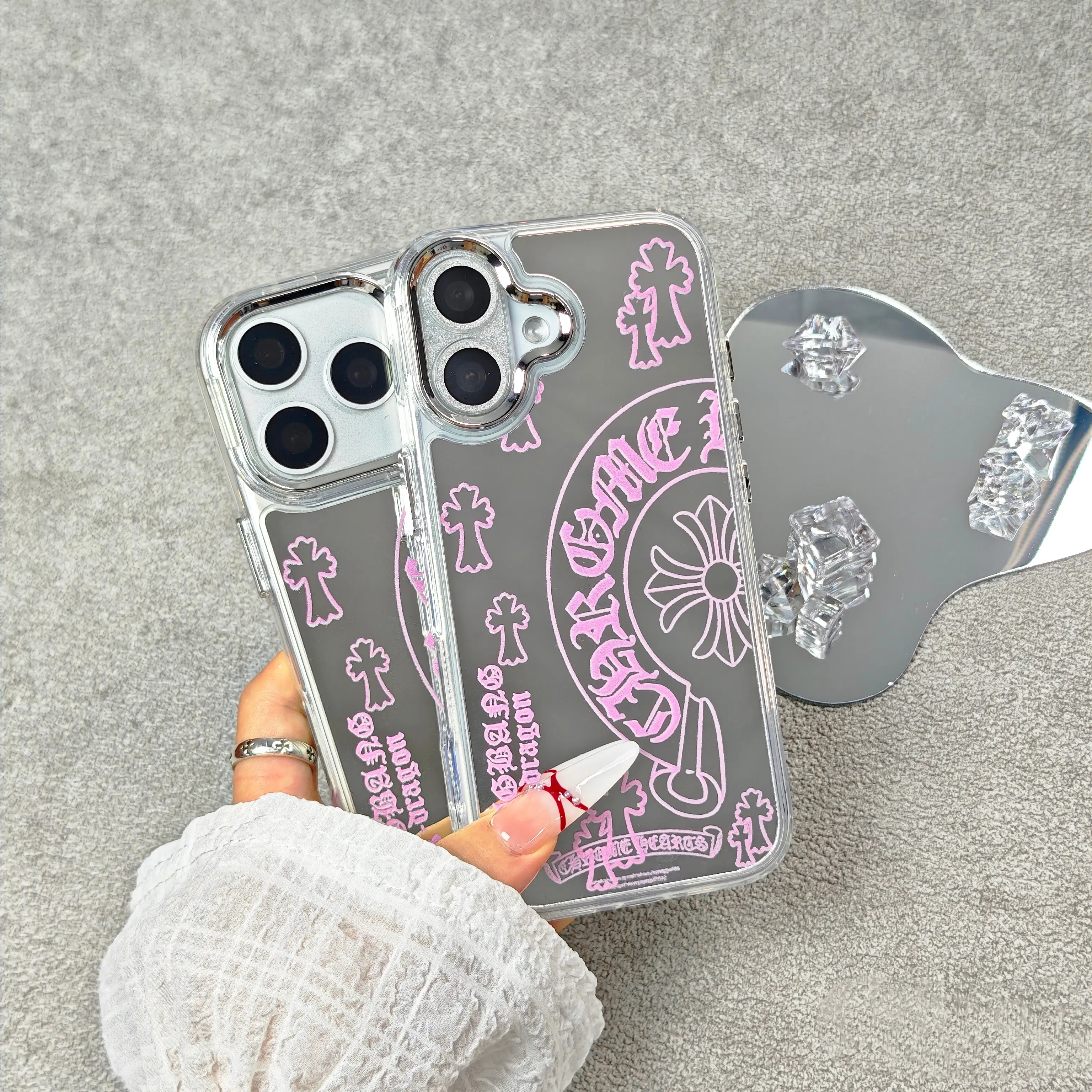 Stylish Mirror Phone Case — Compatible with iPhone 17/16/15/14/13/12/11 Pro/Plus/Pro Max Series. A sleek, premium case featuring a built-in vanity mirror—the perfect choice for gifting. (iPhone 17 Pro Case / iPhone 16 Pro Case)