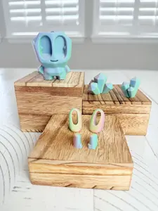 Build-A-Pet Rock Party Pack – DIY Rock Craft Kit with Crystals, Eyes, Tray & Decorations – Birthday Party Activity for Kids