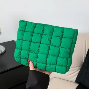 Quilted Solid Color Travel Clutch, Spacious Zippered Cosmetic Bag, Portable Storage Organizer for Women and Girls, Ideal Christmas Gift -RR