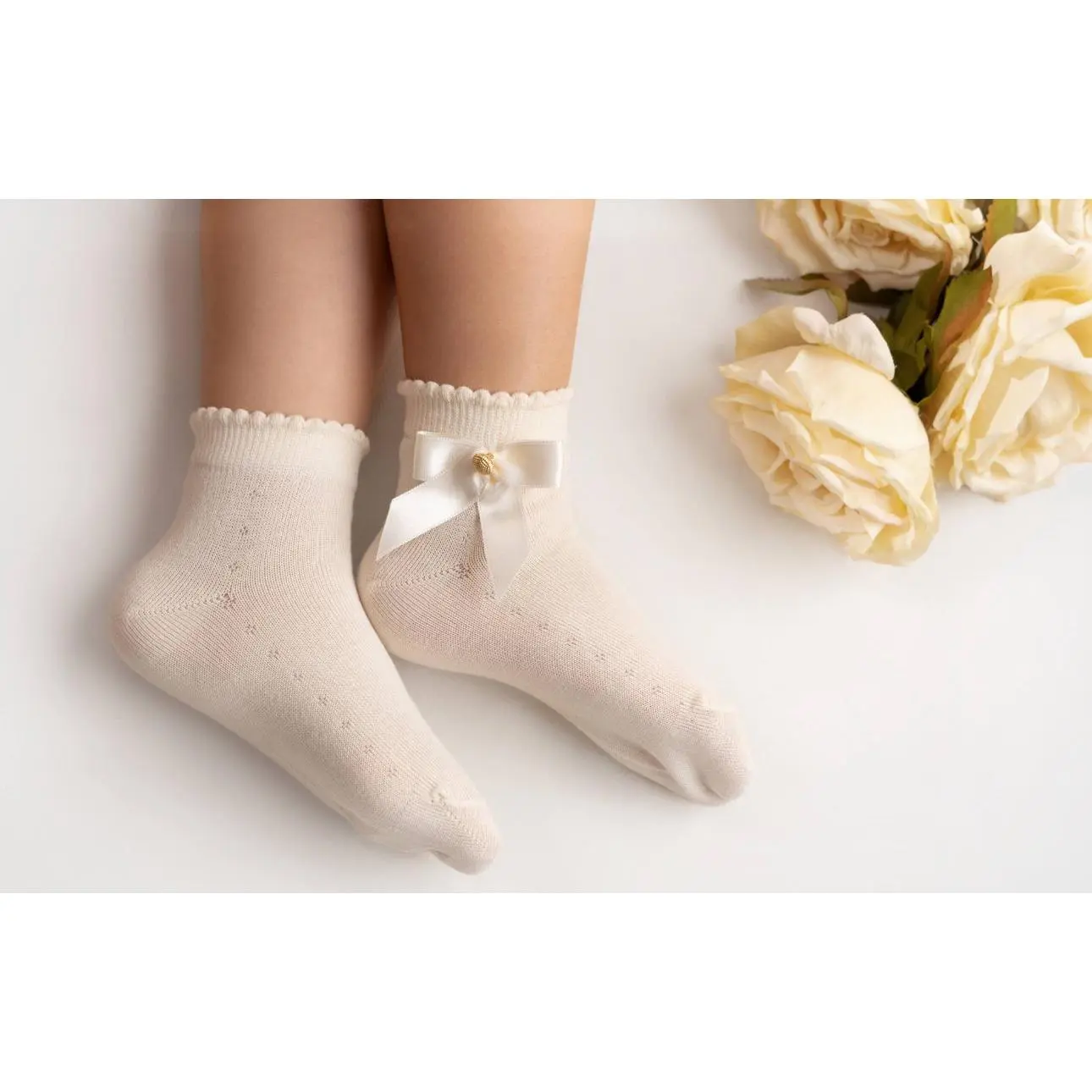 Meia Pata  Satin  Bow Ankle  Sock With  Center gold Button -White