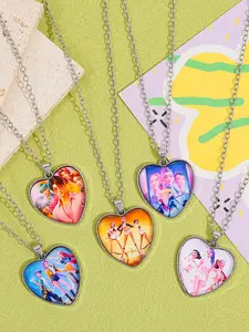Kpop Demon Hunters Time Gem Peach Heart Charms Necklace Colored Love Pendant Heart Design Necklace, suitable for daily wear, vacation and dating occasions, and is also a surprising and exquisite small gift.
