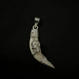 Colmillo de coyote encasquillado en PLATA 925 de Calavera