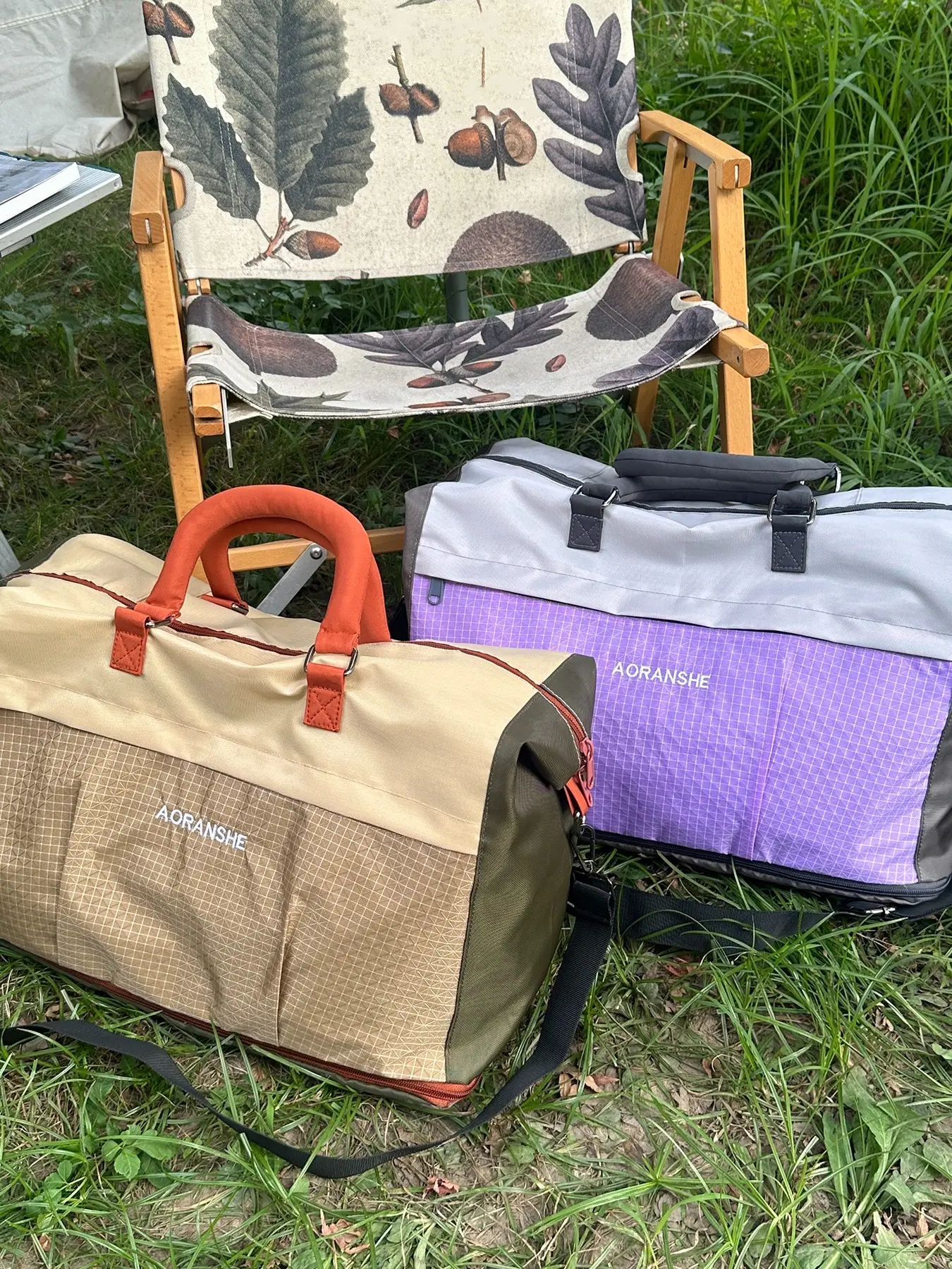 Functional style retro casual handbag with contrasting plaid splicing design, stylish and exquisite large capacity outdoor style single shoulder crossbody bag, can accommodate clothes and hats, suitable for travel and commuting