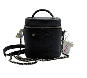 Pre-owned CHANEL H5 black small leather vanity case (makeup bag/barrel bag) 17681