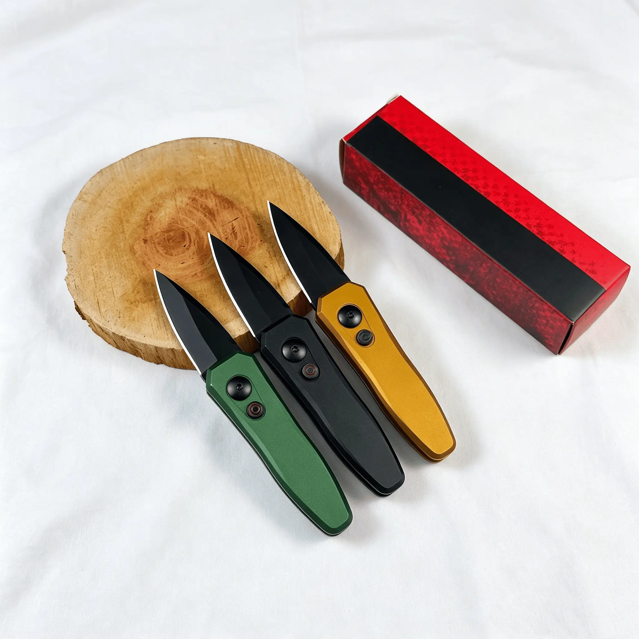 The 7500 Portable Mini EDC Folding Knife features a compact, pocket-sized design—perfect for outdoor everyday carry.