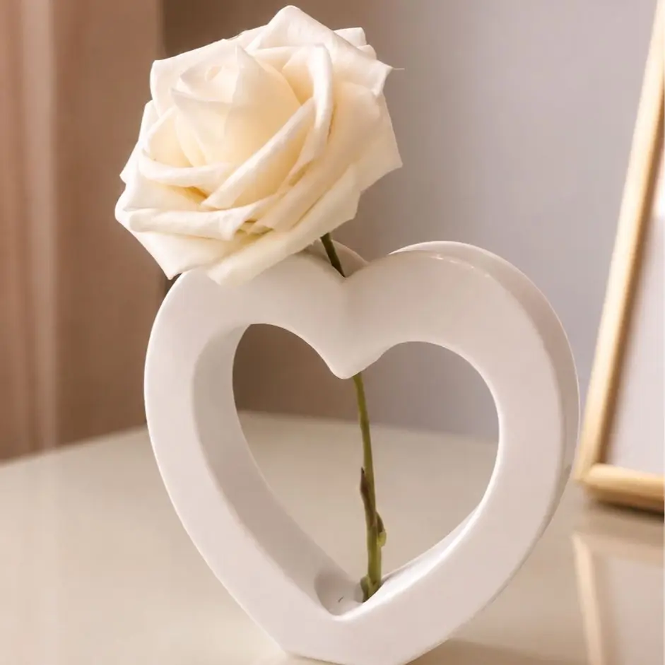 Modern Minimalist Heart-Shaped Plastic Decorative Vase, 0-50 cm Home Decor Piece for Vase & Fillers Display, Decorative Vases