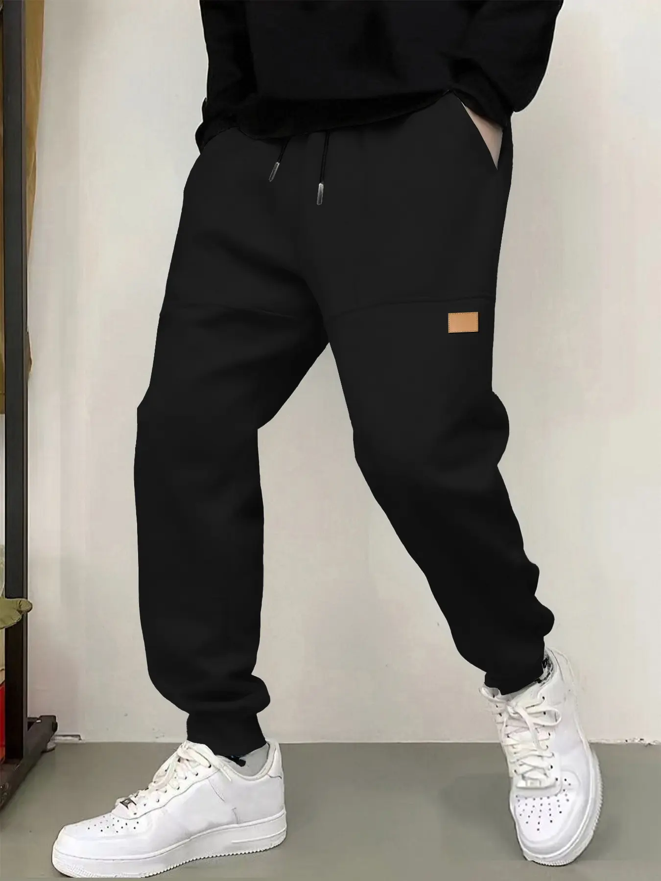 Men's casual jogging pants, Athleisure Style, elastic drawstring waist and ankle fold design, simple leather label knitted sports pants, ankle binding pants, fitness pants, suitable for hiking, gym, running