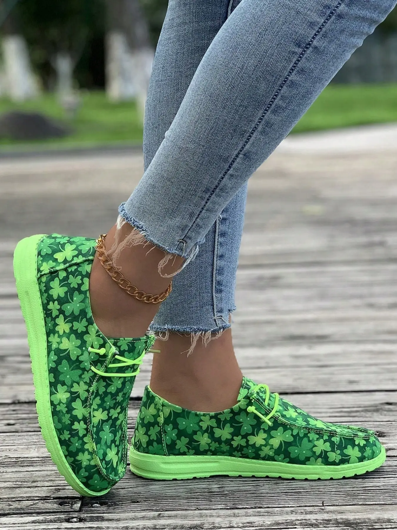 Women's Three-Leaf Clover Slip-On Sneakers, Trainer, Casual Lifestyle Footwear, Casual Fashion Shoes, Dark Personality Comfortable Casual Walking Shoes, Eye-Catching Design Must-Have for Trendsetters, Rubber Sole