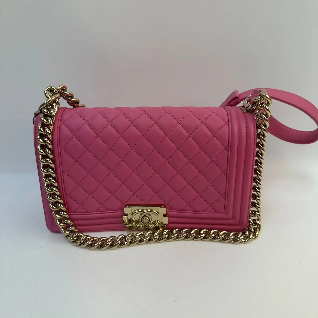Pre-owned CHANEL leather Crossbody Bags Le Boy Medium Quilted Lambskin Pink Handbag with Light Gold Hardware[BF 123z] KY02537