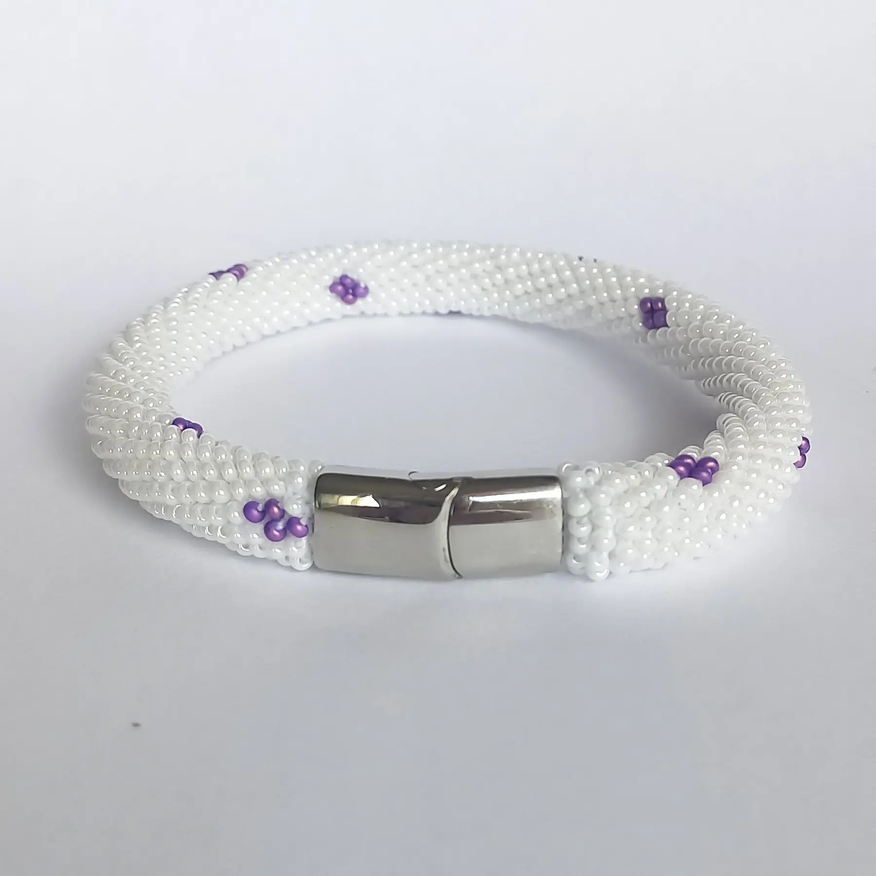 Ilde de Obatala Moró Beaded Crochet Bracelet with Czech Beads and Stainless Steel Magnetic Closure for Secure Stylish Wear