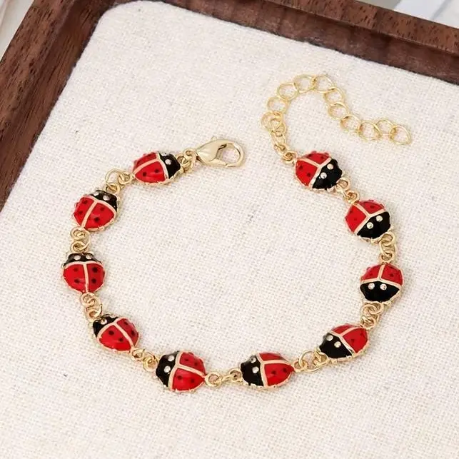 A Stylish Women'S Bracelet Featuring a Delicate And Cute Seven-Star Ladybug Link, Perfect for Parties, Music Festivals, And Everyday Jewelry Additions