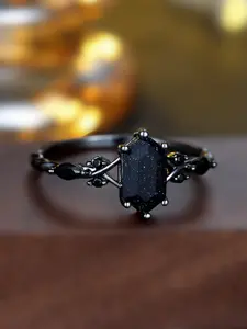 Elegant Black Ring, Vintage Ring with Rhombus-Shaped Artificial Crystal, Women's Band Ideal for Birthdays, Anniversaries and Daily Wear