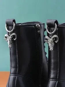 Silver Goat Head Animal Motif Boot Pendant Set, Gothic Punk Gothic Aesthetic Shoe Charm Footwear Accessory, Zinc Alloy Boot Decoration, Fits Boots Bags Keychains, DIY Decor, Shoe Charms Set, Shoe Accessories
