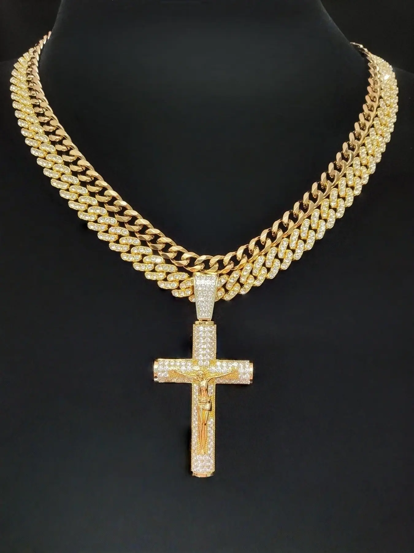 2Piece/Set  1 Artificial Zircon Cross Jesus Pendant With 2 Different-sized Cuban necklaces Chunky Cross Necklace Men Hip Hop Punk Cross Jesus Pendant Necklace  Fashion Vintage Jewelry Suitable Valentine's Day gifts