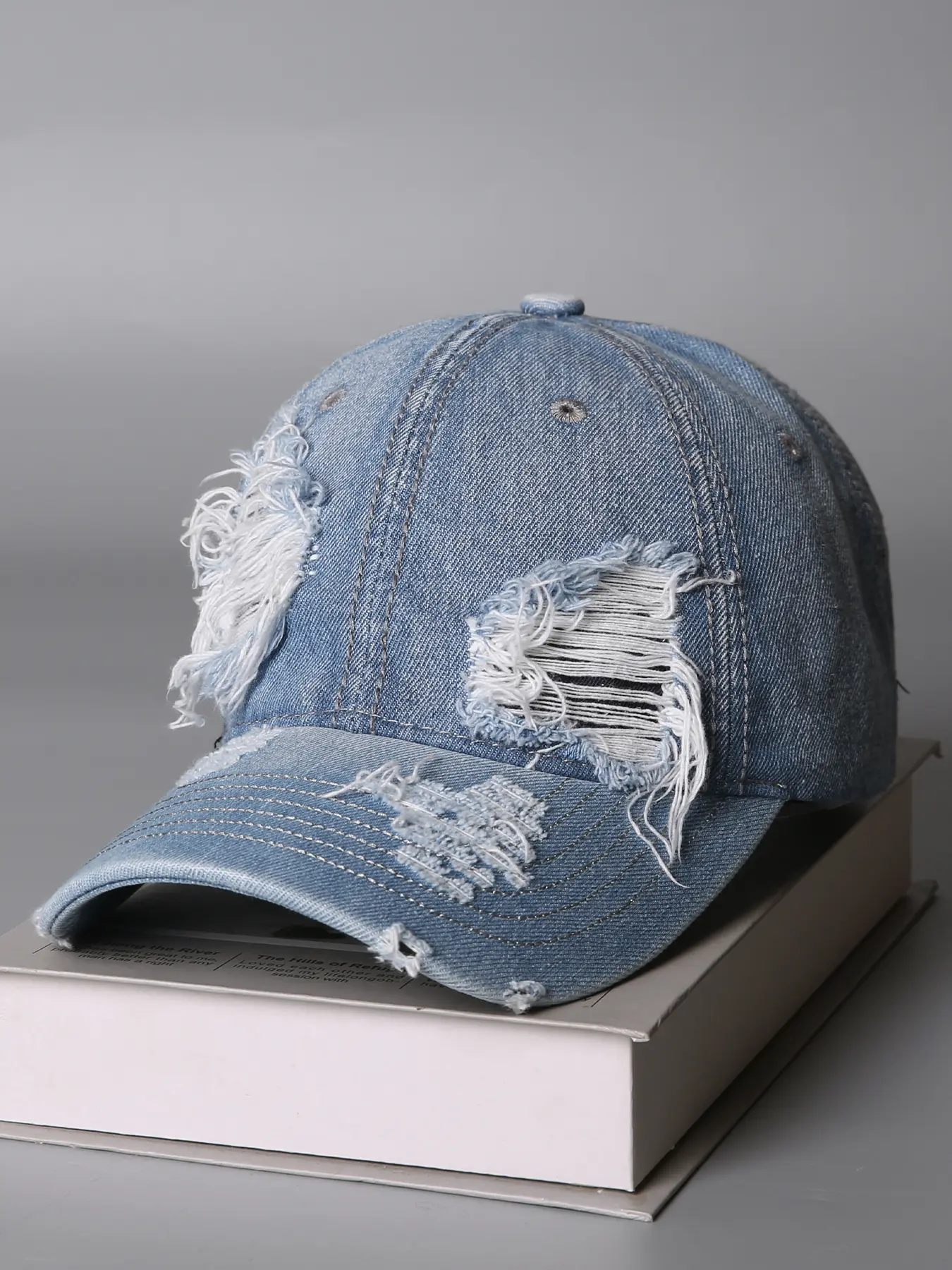 Unisex Vintage Washed Distressed Denim Street Style Baseball Cap, All Seasons, Fashionable Hole Design, One Size Fits All, Trendy Casual Headwear for Men & Women, Hat