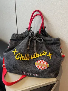 Personalized denim drawstring bag, contrasting handle embroidered letter design, large-capacity tote bag, Casual Commuter Bag, niche retro and versatile, suitable for daily commuting, shopping and travel etc