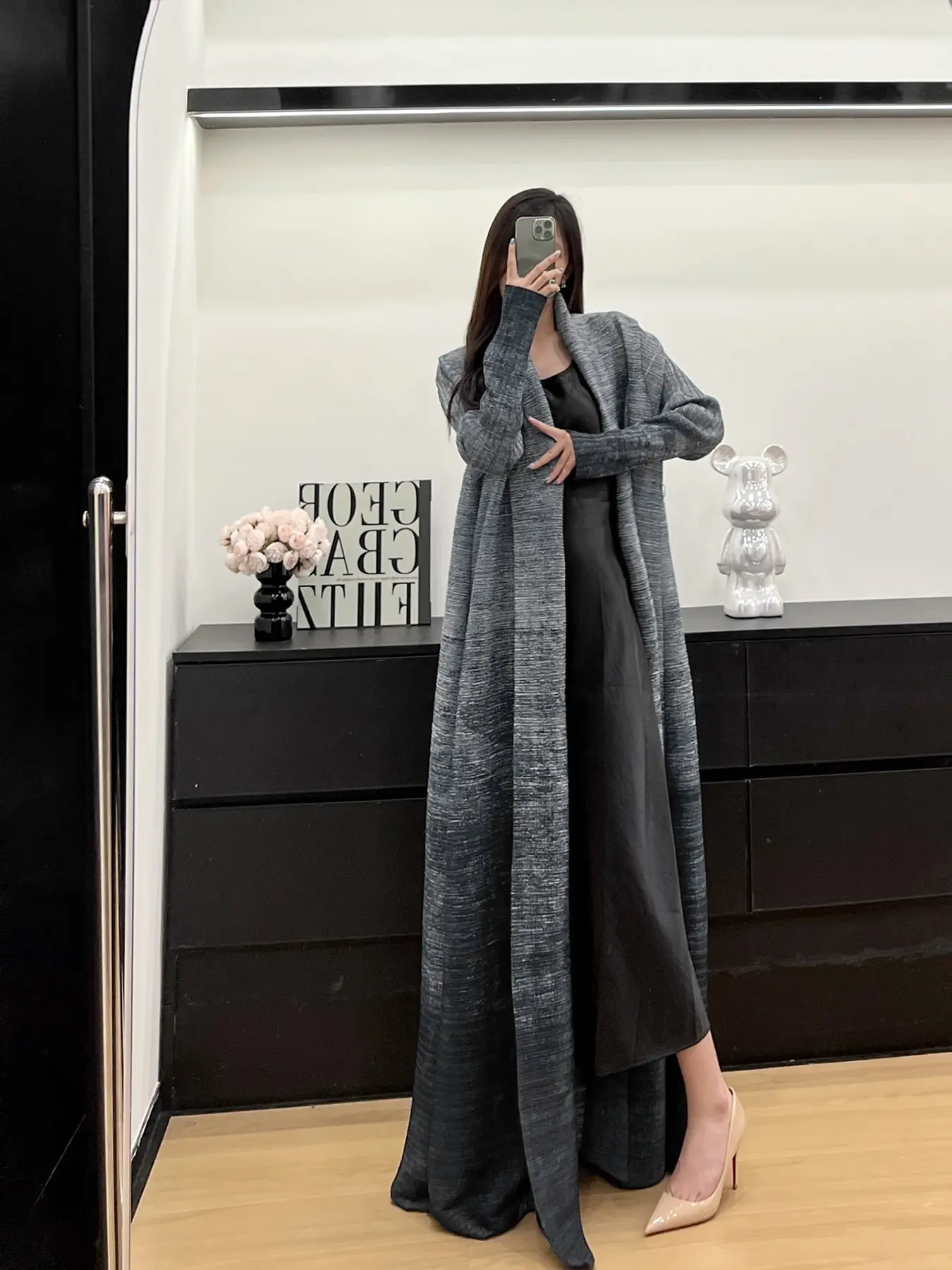 Women's Pleated Gradient Color Trench Coat, Lace-Up Design, Full-Sleeve Loose Fit, All-Season Woven Fabric, Stylish Casual Long Sleeve Outerwear, Womenswear