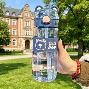 550ml/650ml Cartoon Bear Straw Plastic Water Bottle with Measurement Markings, Summer Cold Water Bottle. Ideal for school, library, studying, parties, outings, sports, beach, travel and water activities. The perfect gift for your daughter and son.