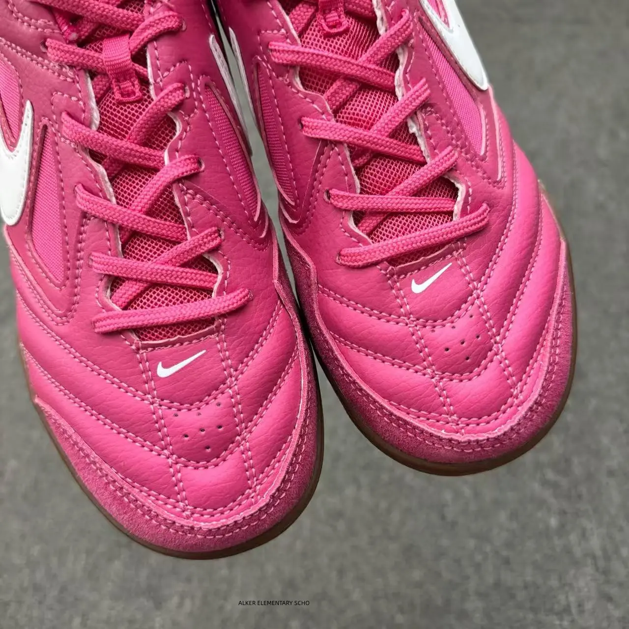 Vivid Pink Low‑Top Indoor Futsal Sneakers For Men Women, Padded Comfort Collar, Wear‑Resistant Gum Rubber Outsole, Stable Flat‑Sole Construction, Great For Indoor Football Training, Casual Sport & Gym Activities