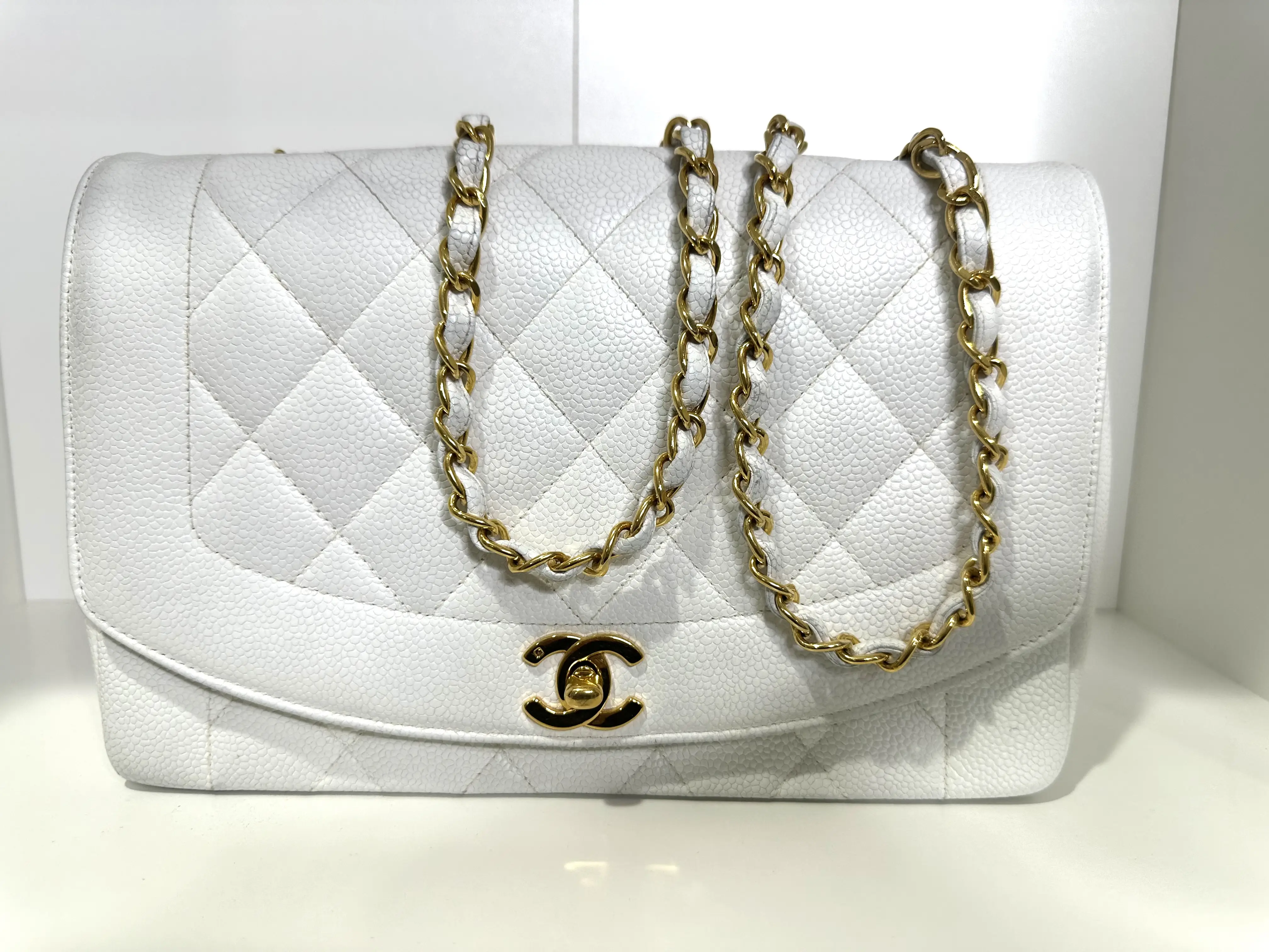 Pre-owned CHANEL Caviar leather Shoulder Bags WHITE DIANA MEDIUM Ultra Rare