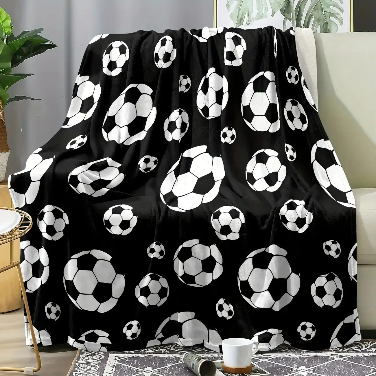 Black-and-White Soccer Ball Design Flannel Blanket - All-Season, Lightweight, Soft, Hypoallergenic Polyester, Machine-Washable, Easy-Care Black-and-White Colorblock Blanket for Sports Fans, Bedspread/Couch Cover, Black-And-White Colorblock Blankets