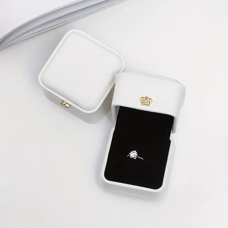 1 Piece PU Leather Crown Clasp Ring Box, Jewelry Case for Rings, Bracelets, Pendants, Earrings, Necklaces, Gift Box, Jewelry Organizer