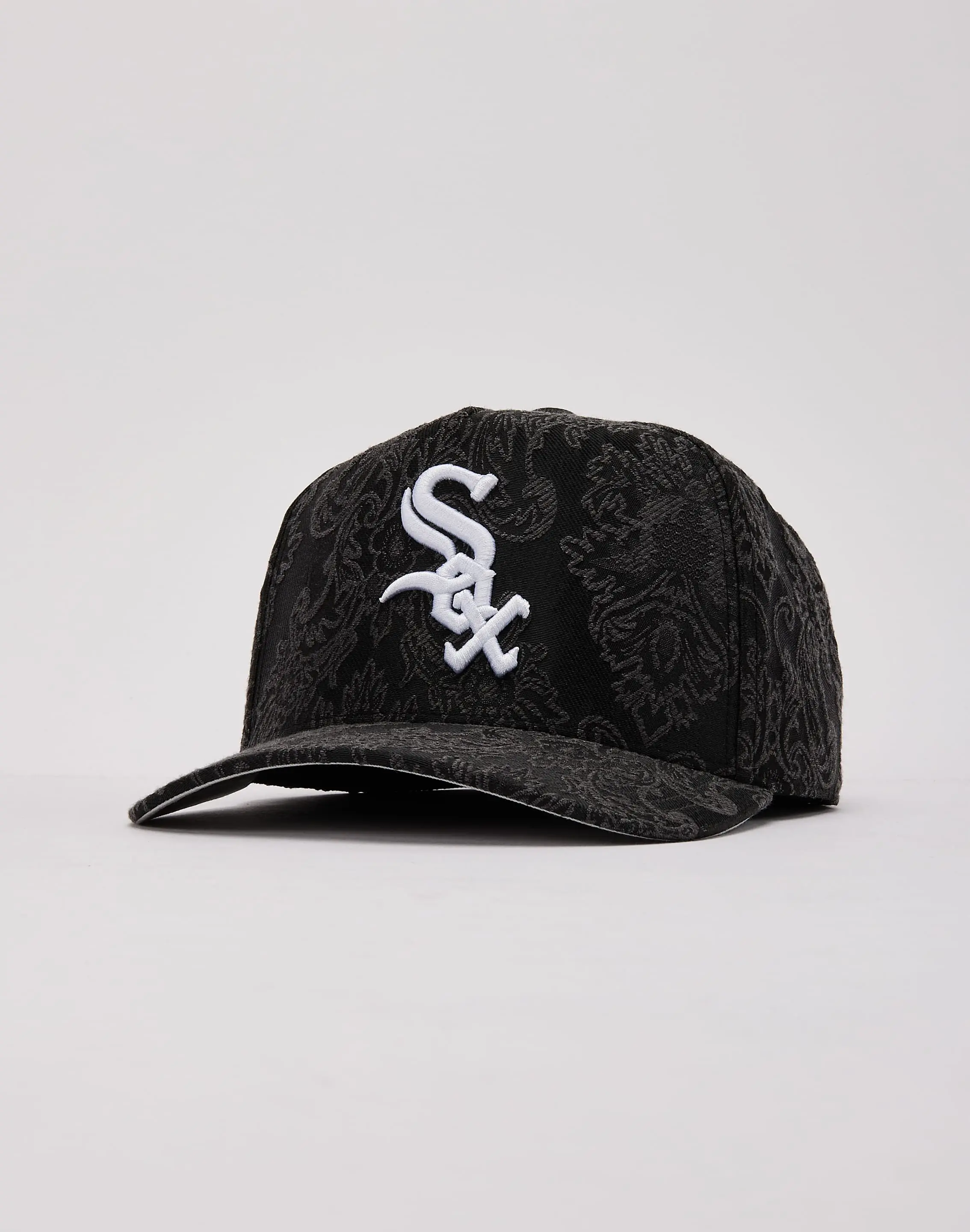 Mens Mitchell & Ness MLB Chicago White Sox Tapestry Pro Pinch Snapback Hat