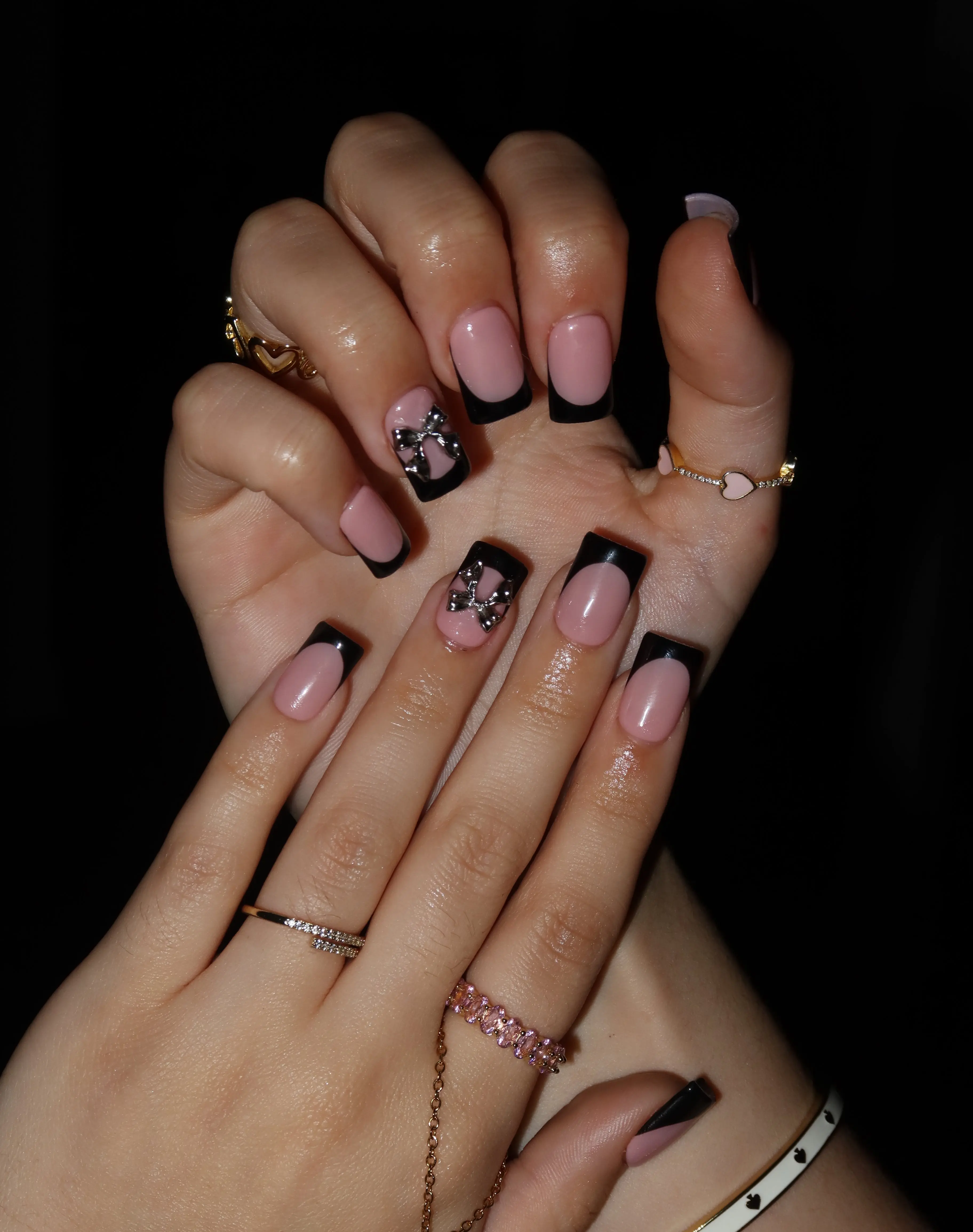 Black French Tip Press-On Nails with 3D Chrome Bow Accent, Reusable Shimmer Fake Nails for Date Night, Easy Peel & Press Application Kit, Nail Tech Accessories