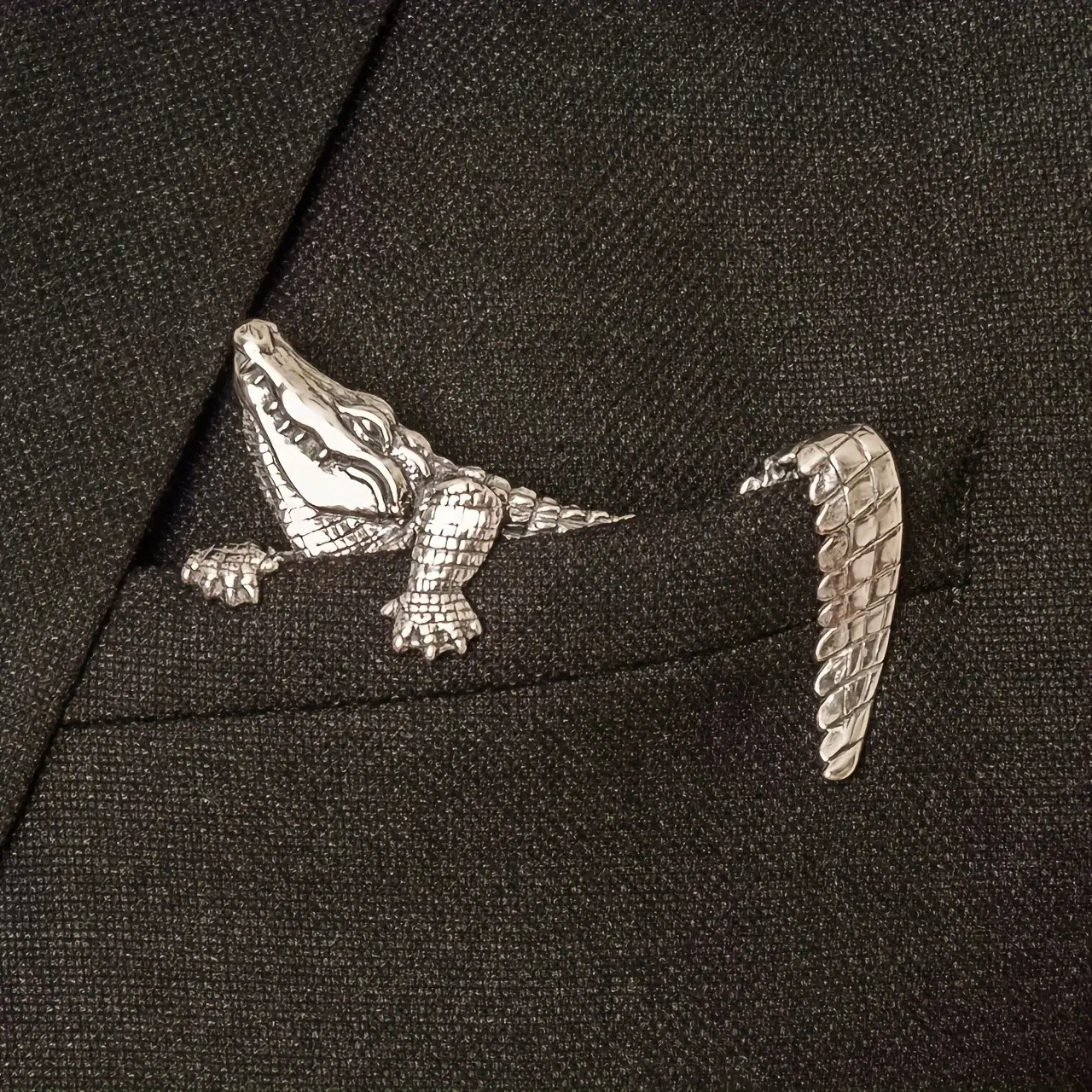 Vintage Gentleman Suit Animal Brooch Pin, Crocodile Coat Versatile Collar Button Decoration, Multifunctional Neck Accessory for Men Style Styling, Men Accessories