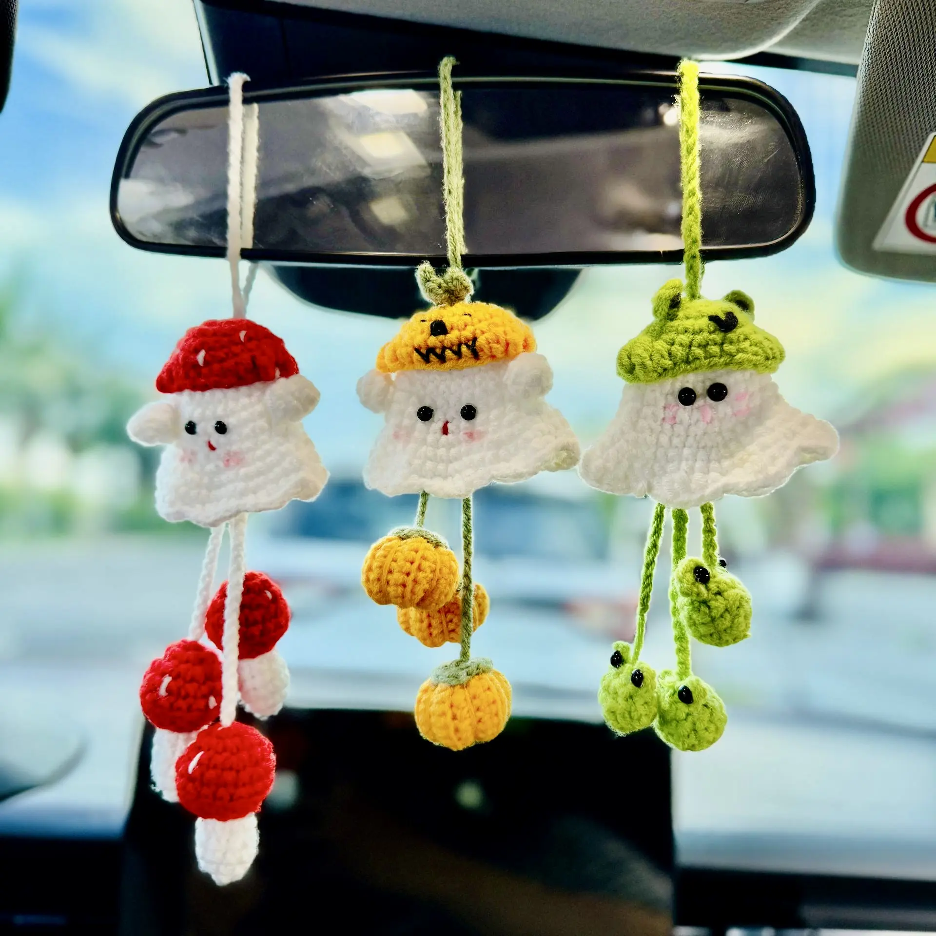Premium Yarn Handcrafted Crochet Ghost Rearview Mirror Hanger - Halloween Car Decor, Interior Accessories for Car, Automotive Decorative Accessories, Pumpkin Bag, Adds a Spooky Touch with Spooky Charm, Car Interior Ornaments