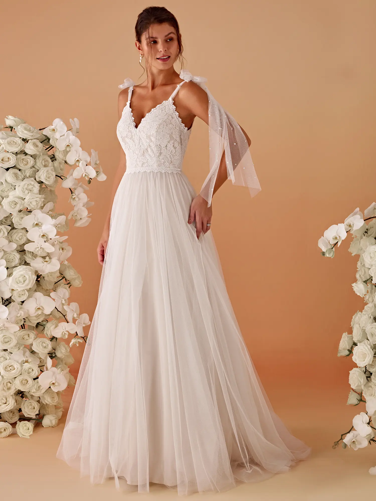 Ever-Pretty Women's Romantic Lace & Tulle Tie-Shoulder Beach Wedding Dress - Floor Length, Sleeveless, Soft Fabric, Concealed Zipper, Elegant Lace Styles, Ideal for Outdoor Events, Romance & Wedding Inspo 02102