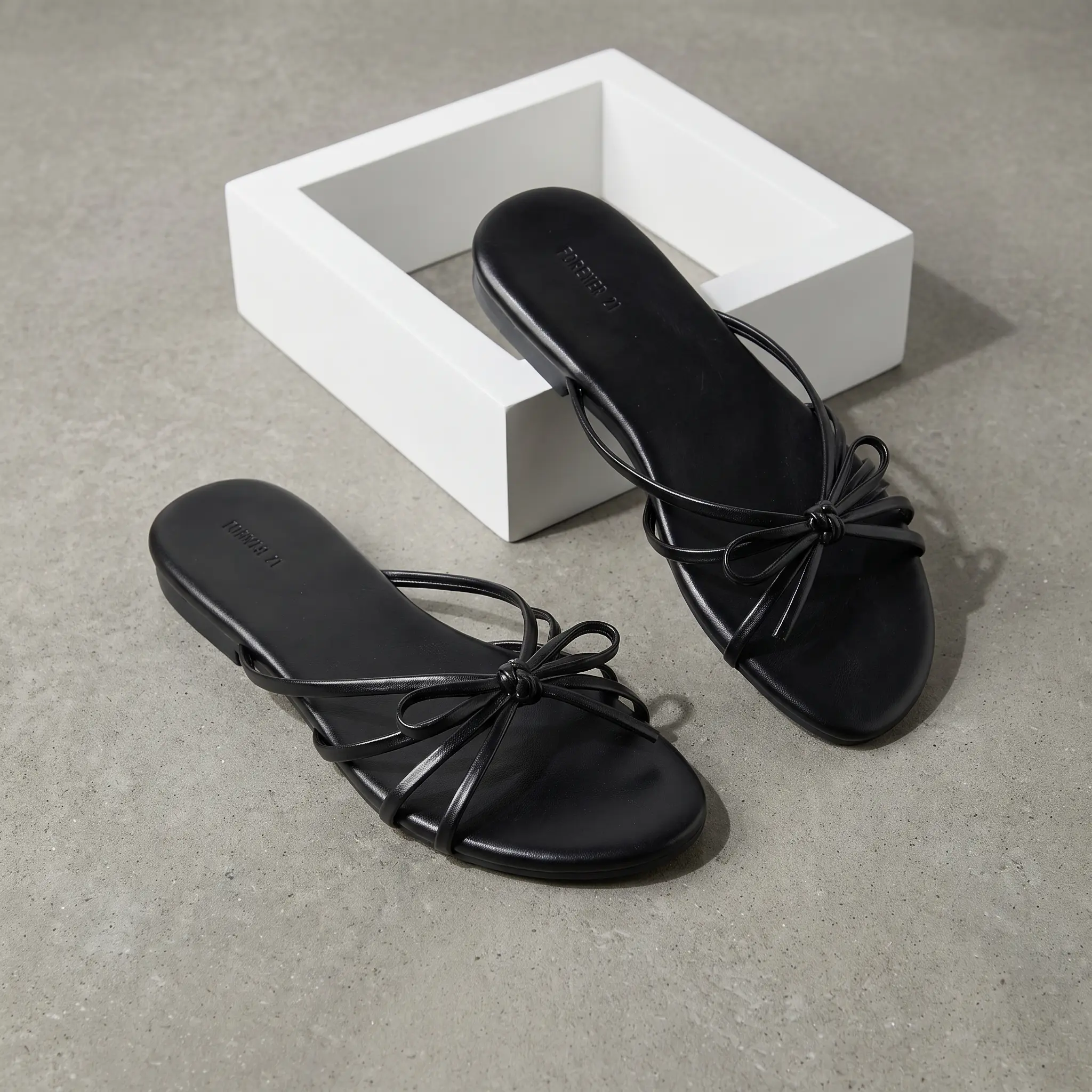 【Q3 JACKRUSSEL2】Women's bow-knot woven slippers, summer sandals, women's slippers, square-toe slippers, suitable for outings, parties, shopping. Girl Shoe Footwear