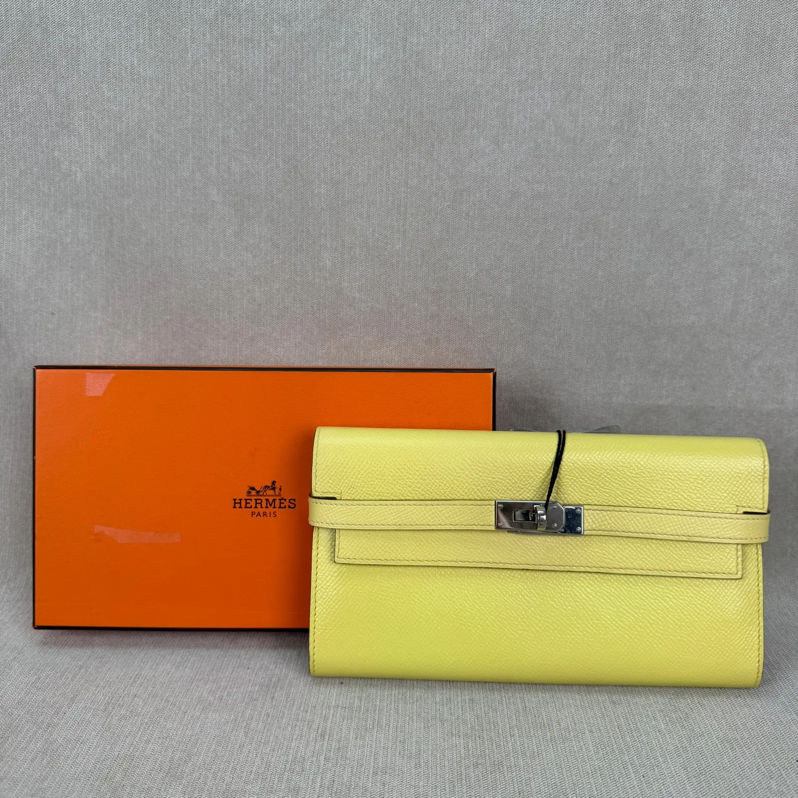 Pre-owned HERMÈS Leather Small leather goods Kelly long wallet pale yellow Epsom year2017 with charm