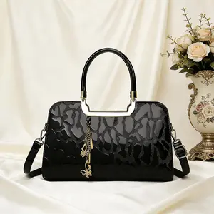 Women’s Fashion Crossbody Bag, Versatile Trendy Handbag, Large-capacity Tote Bag, Suitable for Outings, Commuting, and Weekend Dates Retro Matte Hand-woven Messenger