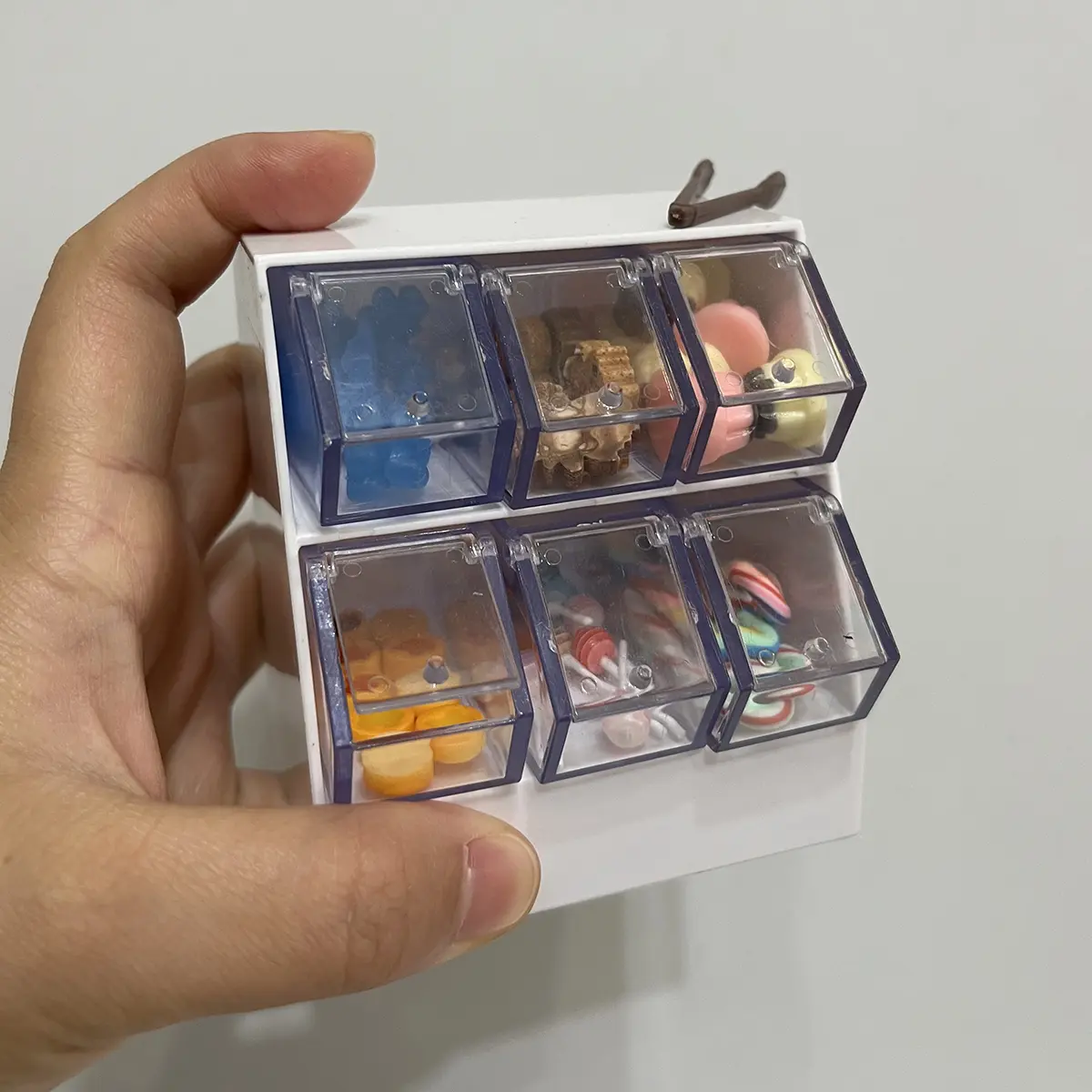 1:12 Scale Miniature Candy Display Countertop Showcase, Retail Dessert Storage Cabinet with Tiered Shelves for Desk & Dollhouse, Doll House Accessory
