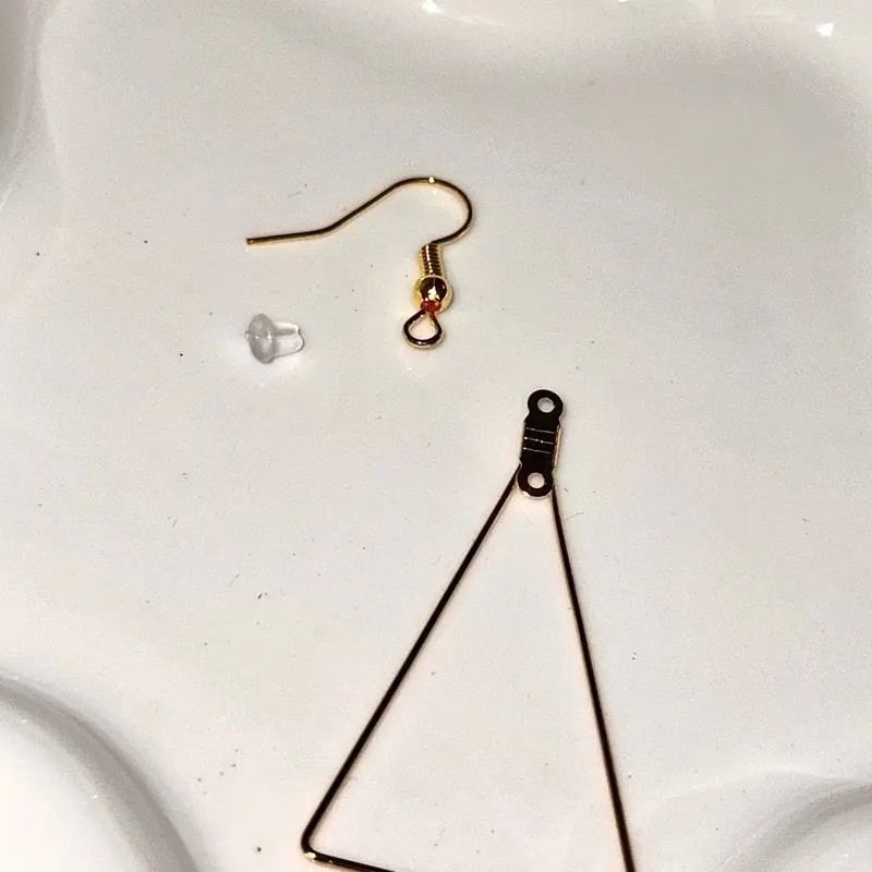 K32. Black Triangle Earring Set 40 Sets