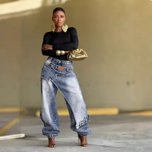 The women's jeans feature a unique asymmetrical cut, an aged and washed design, and a loose, tight-fitting fit that conceals flaws and makes you look slimmer. Paired with metal accessories, you'll instantly transform into a street trendsetter