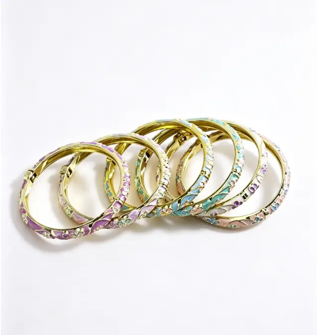 Vintage Cloisonne Enamel Floral Hinged Bangle, Gold‑Tone Rhinestone Ethnic Bracelet for Women
