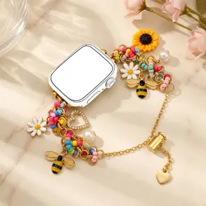 1 Pc Fashion Women's Flower Watch Band Compatible with Apple Watch 38/40/41/42/44/45/46/49mm, Adjustable with Cute Charms, Fits Ultra3/2/1 Se 11-1，Only Band,Watch not included, Smart Watch Accessories, Wearable Chic Wristband